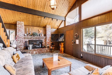 1 Mi to Skiing & Hiking: Big Bear Cabin House in Big Bear