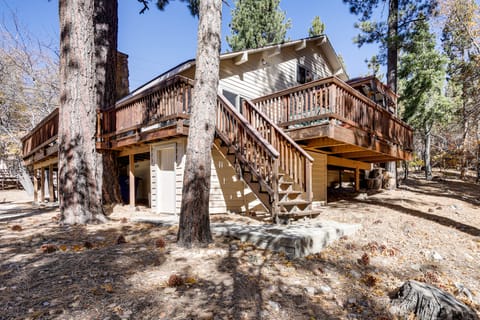 1 Mi to Skiing & Hiking: Big Bear Cabin House in Big Bear