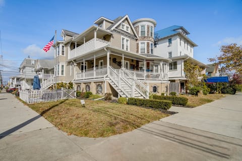 Steps to Beach: Couple's Retreat in Ocean City! Apartment in Ocean City