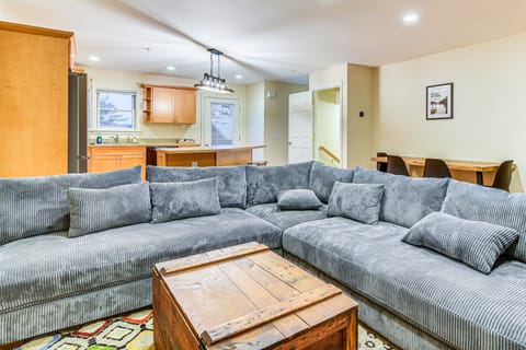 Ski-In/Ski-Out Condo at Pleasant Mountain! Apartment in Bridgton