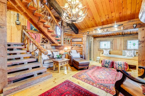 ~ 13 Mi to Main St: Park City Cabin w/ Mtn Views! House in Summit Park