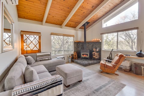 Deck + Fire Pit: Pine Mountain Lake Getaway! House in Groveland