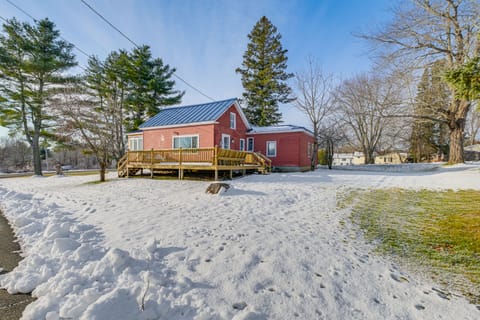 Close to Dtwn Bangor: Inviting Maine Home House in Veazie