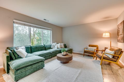 Game Room & Deck: Family-Friendly Tumwater Gem House in Tumwater