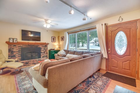 1 Mi to Sugarbush Resort: Dog-Friendly Home! House in Fayston