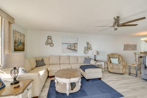 'Seagull’s Nest' Oceanfront Oasis w/ Pool Access! Apartment in Orange Beach