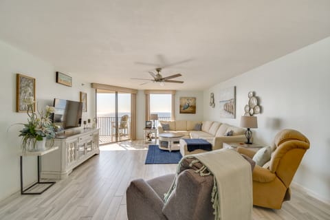 'Seagull’s Nest' Oceanfront Oasis w/ Pool Access! Apartment in Orange Beach