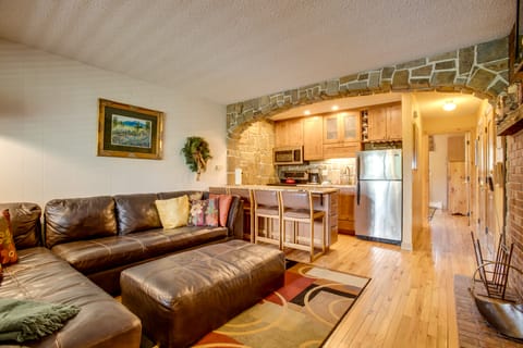 3 Mi to Winter Park: Cozy Stone Arch Resort Condo Apartment in Fraser