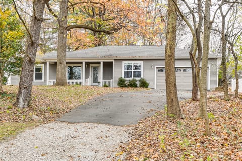 1 Mi to Dtwn Newburgh: Quiet Home w/ Yard! House in Indiana