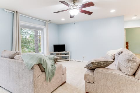 1 Mi to Dtwn Newburgh: Quiet Home w/ Yard! House in Indiana