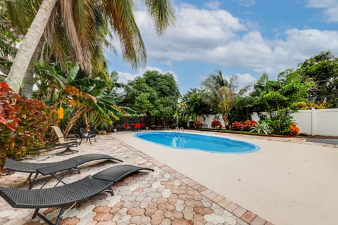 1 Mi to Beach: Sunny Lantana Cottage w/ Pool! Cabana in Lantana