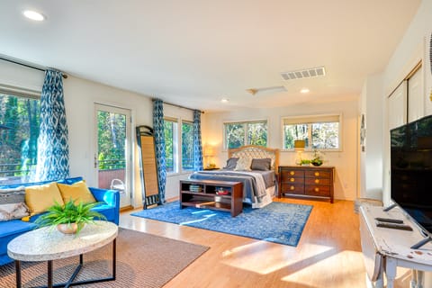 Walk to Willamette River: Studio in West Linn Apartment in West Linn