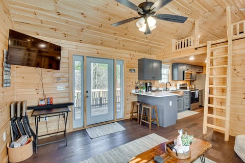 Steps to Lake Keowee: Secluded Seneca Sanctuary! House in Lake Keowee