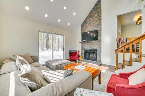 Ski, Hike & Golf: Pet-Friendly Windham Retreat House in Windham