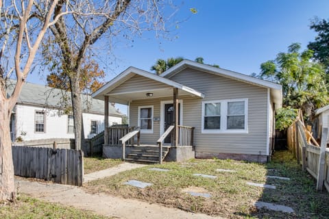 2 Mi to Historic Pensacola Village: Central Home! House in Pensacola