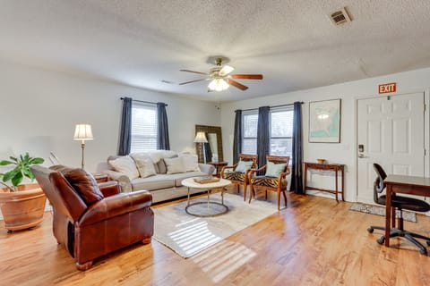 Centrally located in NWA; Walk to Wrights BBQ! Apartment in Johnson