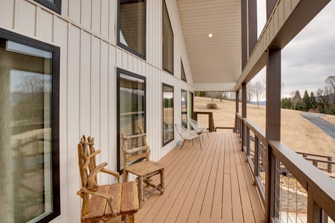 Lake Guntersville Getaway w/ Shared Boathouse! Apartment in Guntersville Lake