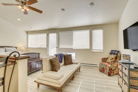 4 Mi to Vail Ski Resort: Cozy Getaway w/ Deck! Apartment in Vail