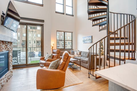 Walk to Cooper Creek Square: Condo w/ Hot Tub! Apartment in Fraser