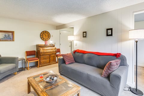 2 Mi to U of O: Pet-Friendly Abode w/ Deck! Apartment in Eugene