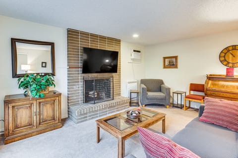 2 Mi to U of O: Pet-Friendly Abode w/ Deck! Apartment in Eugene