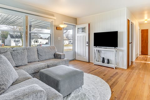 2 Mi to Downtown Logansport: Quiet Home w/ Grill House in Indiana