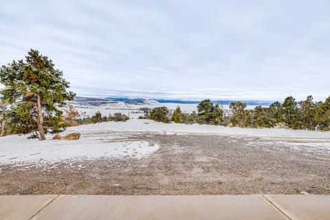 4 Mi to Black Canyon: Mtn-View Apt in Montrose! House in Colorado