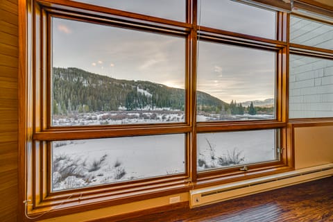 Steps to River Run Gondola: Ski Condo w/ Views! Apartment in Keystone