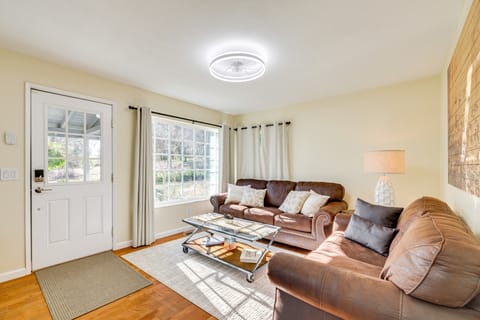 Fire Pit + Grill: Serene Retreat in Hathaway Pines Cottage in Hathaway Pines