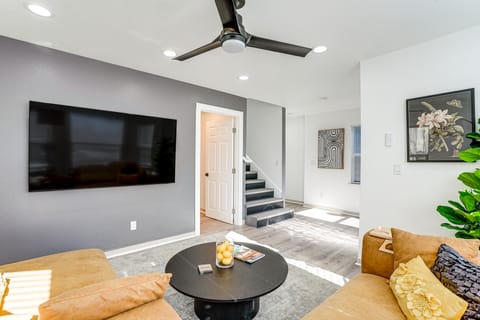 Walk to Crab Cove Beach: Alameda Home w/ Game Room House in Alameda