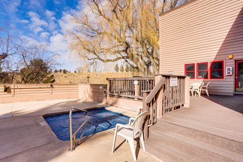 2 Mi to Dtwn Durango: Family Resort Retreat! Apartment in Durango