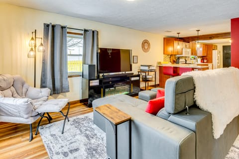 1 Mi to IU: Hoosier Home w/ Fire Pit & Fenced Yard House in Bloomington