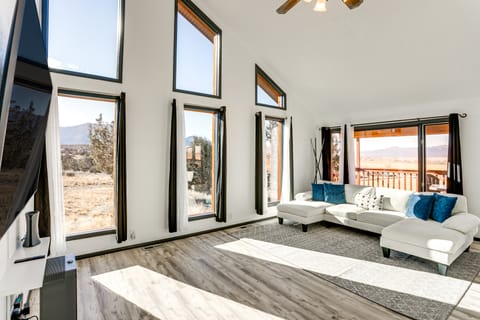 Mtn-View Escape w/ Office Space in Cortez! House in Colorado