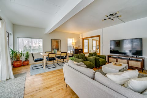 Kayak + Paddleboard: Canal-Front White Lake Escape House in Lake Erie