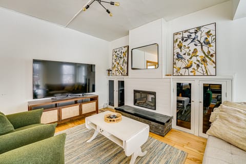 Kayak + Paddleboard: Canal-Front White Lake Escape House in Lake Erie