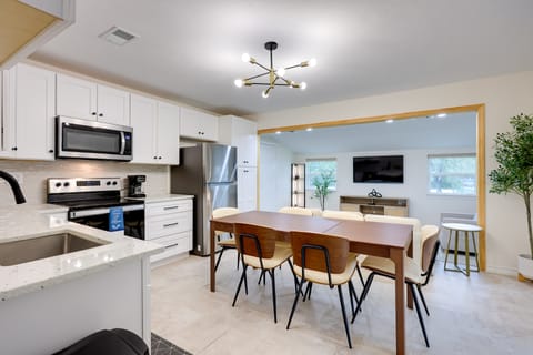 2 Mi to Canyon Lake: Cottage w/ Fire Pit & Grill Cottage in Canyon Lake