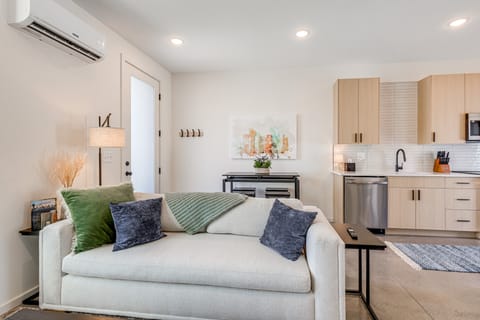 < 2 Mi to Dtwn: Modern Townhome in Knoxville Apartment in Knoxville