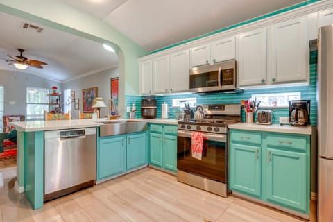 Dog-Friendly Retreat w/ Yard, 22 Mi to Dtwn Austin House in Kyle