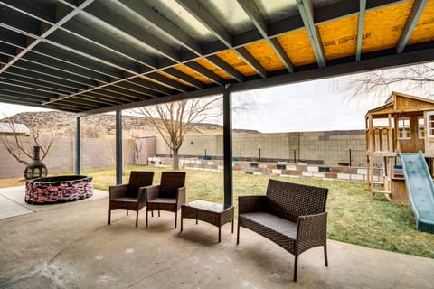 2 Mi to Petroglyph Nat’l Monument: Updated Home House in Albuquerque