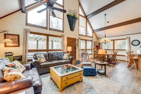 Top of the Mountain Chalet in Maggie Valley! House in Maggie Valley