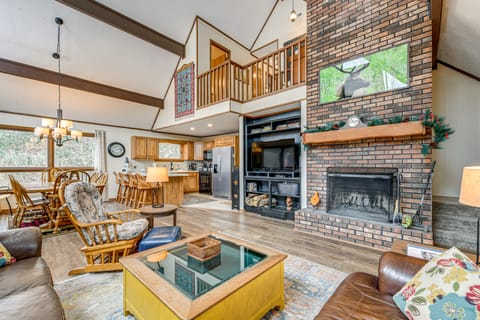 Top of the Mountain Chalet in Maggie Valley! House in Maggie Valley