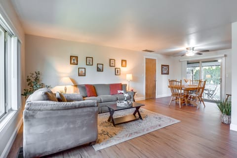 10 Mi to Portland: Greenway Neighborhood Home House in Tigard