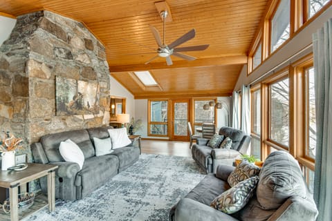 Hot Tub + Mtn Views! Rumbling Bald Resort Cabin House in Lake Lure