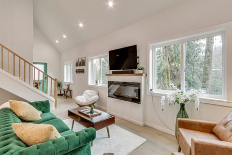 Near Rivers & Boating: Home w/ Hot Tub in Longview Cottage in Longview