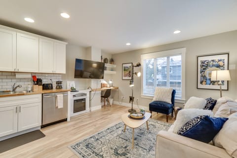 Walkable Portland Stay in St Johns District Apartment in Vancouver