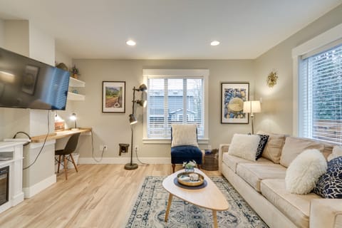 Walkable Portland Stay in St Johns District Apartment in Vancouver