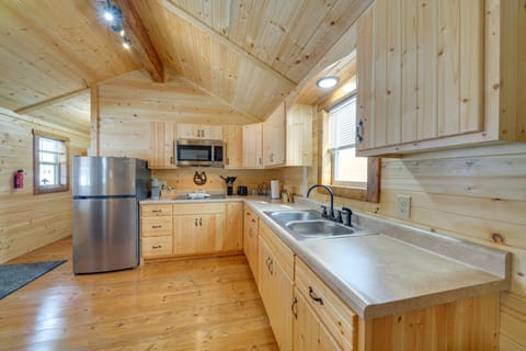 28 Mi to Downtown Louisville: Serene Farm Getaway House in Indiana