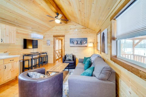 La Grange Cabin on a Racehorse Farm w/ Pond Views! House in Indiana