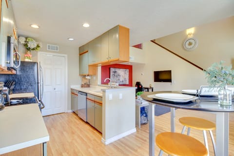 1 Mi to UNM: Convenient Albuquerque Townhome! Apartment in Albuquerque