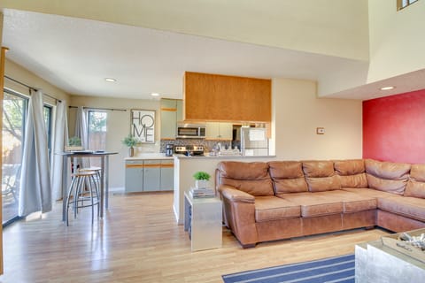 1 Mi to UNM: Convenient Albuquerque Townhome! Apartment in Albuquerque